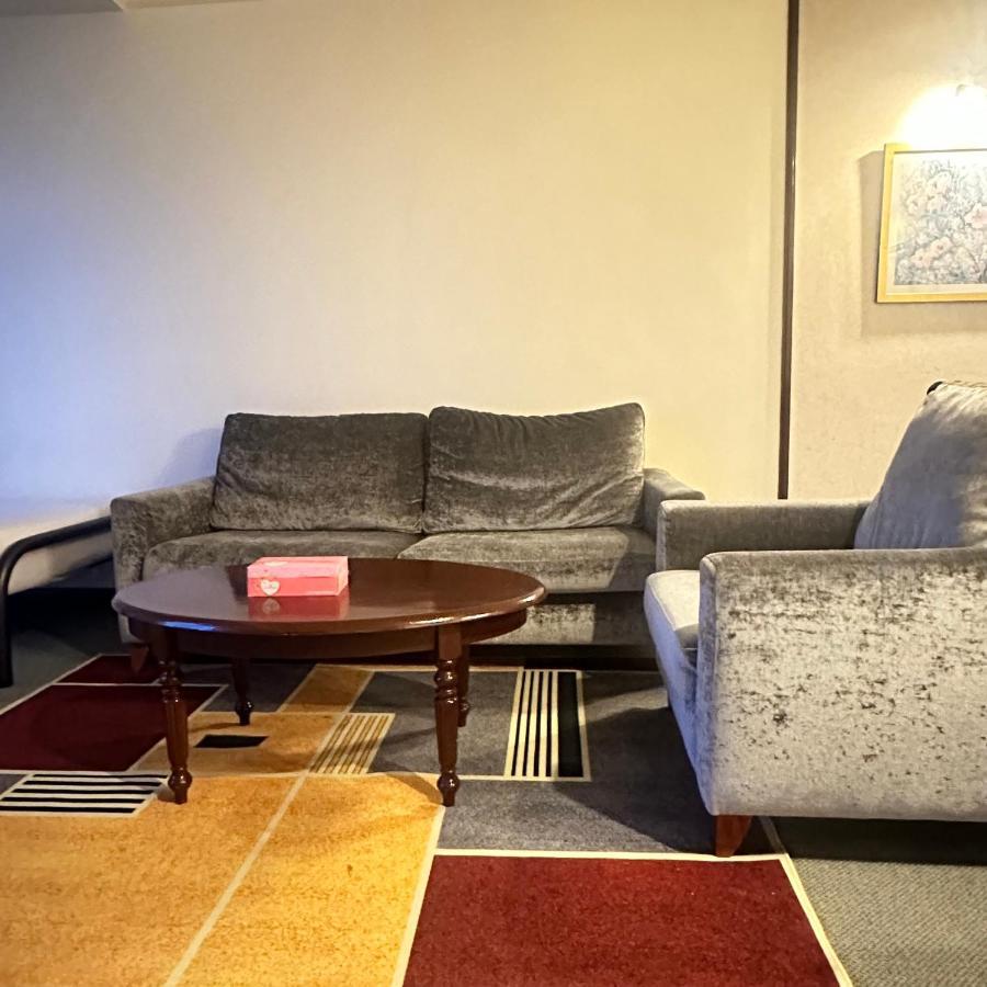 Peak At Times Square Apartment *