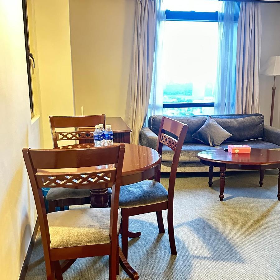 Apartment Peak At Times Square